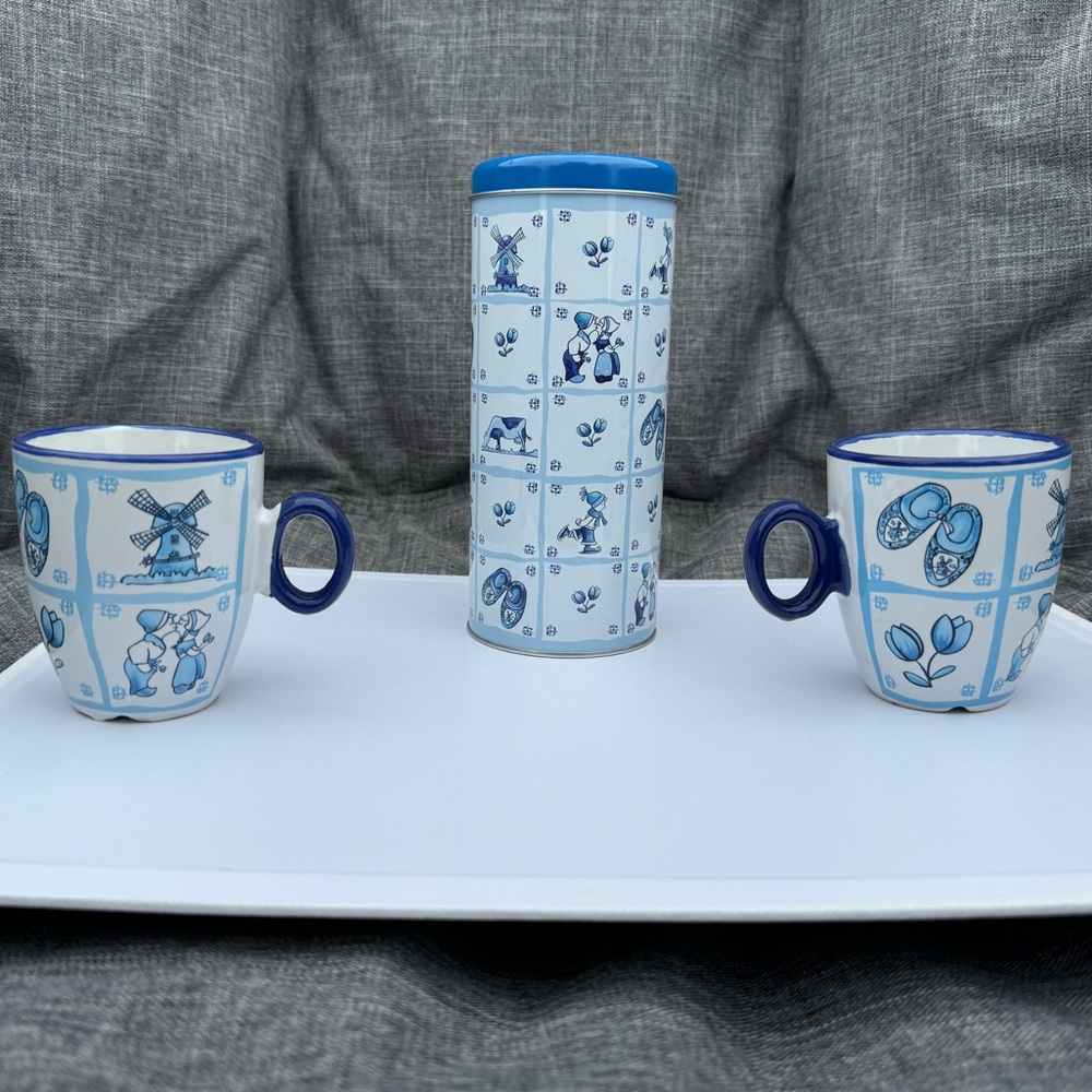 Dutch coffee tin and 2 cup set